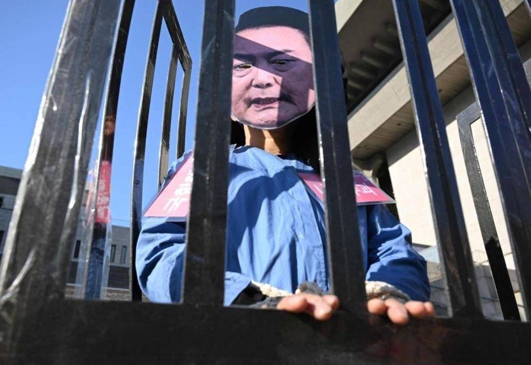 尹锡悦在拘留所拒捕监控曝光