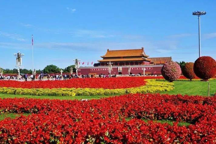 这就是今天早上的天安门广场!