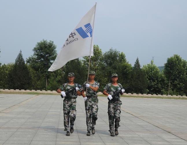 青岛一公司老板包场请员工看阅兵