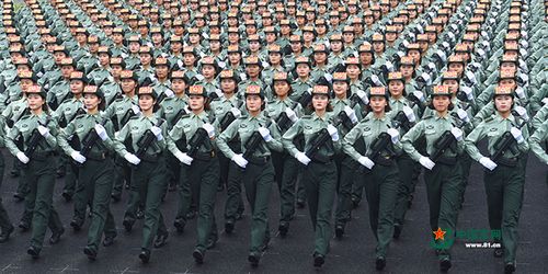 阅兵队列整齐得像复制粘贴 有何秘诀