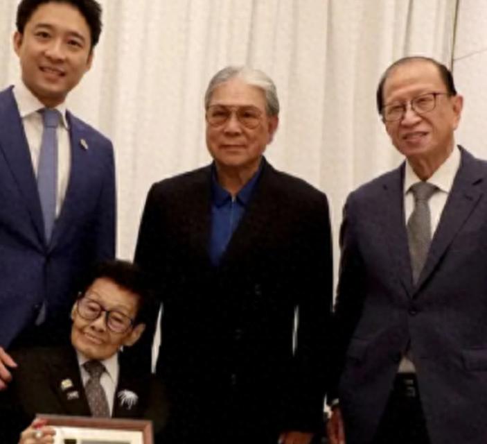 霍震霆:父子同场见证盛事是一种光荣