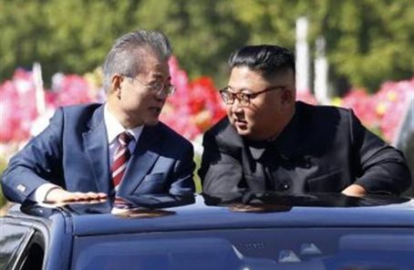 韩议长在北京与金正恩碰面并握手