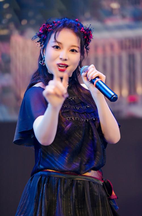 九三文艺晚会超50%演员是00后