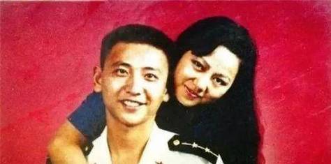 “海空卫士”王伟遗孀在京观看阅兵