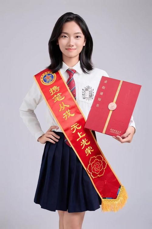 19岁女生在阅兵仪式上担任长号手