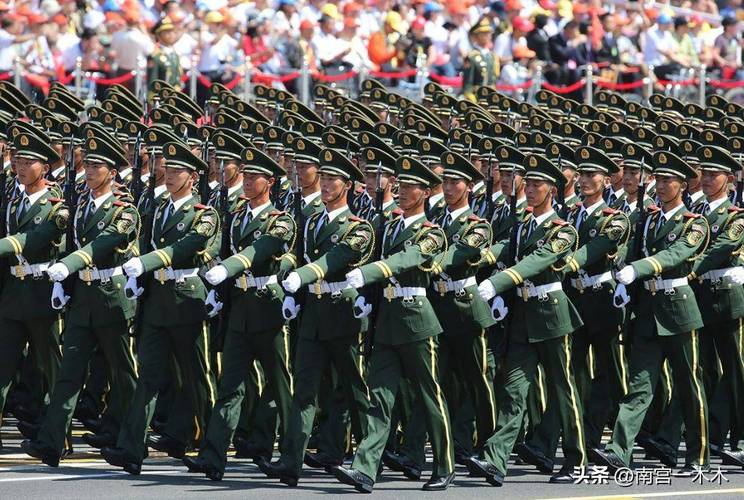 97岁老兵看完阅兵好高兴:都是国产的