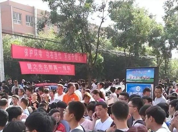 山东菏泽一中学初一多达94个班