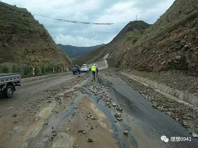 甘肃甘南合作市突遭暴雨冰雹