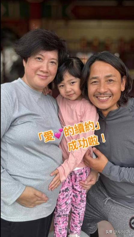 演员黄泽锋报喜:58岁妻子诞下二胎