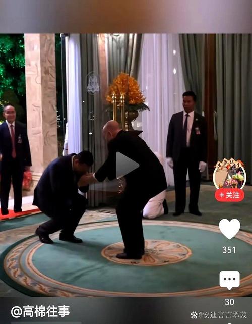 饭桌上强收份子钱 特朗普办鸿门宴