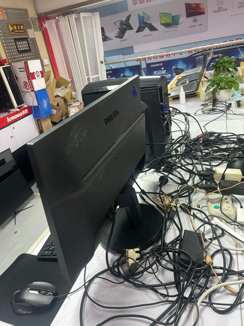 如何组装二手显示器电脑