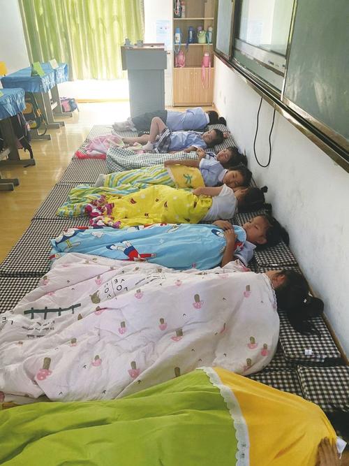 中小学生午休躺睡全面普及还远吗