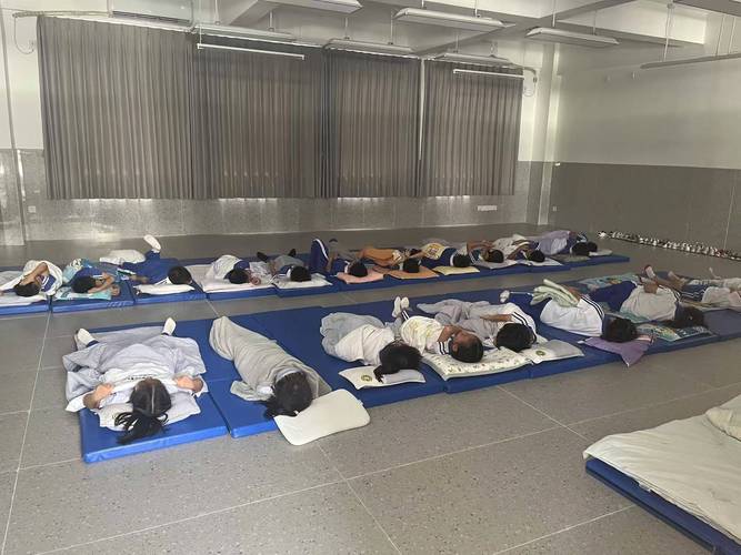 中小学生午休躺睡全面普及还远吗