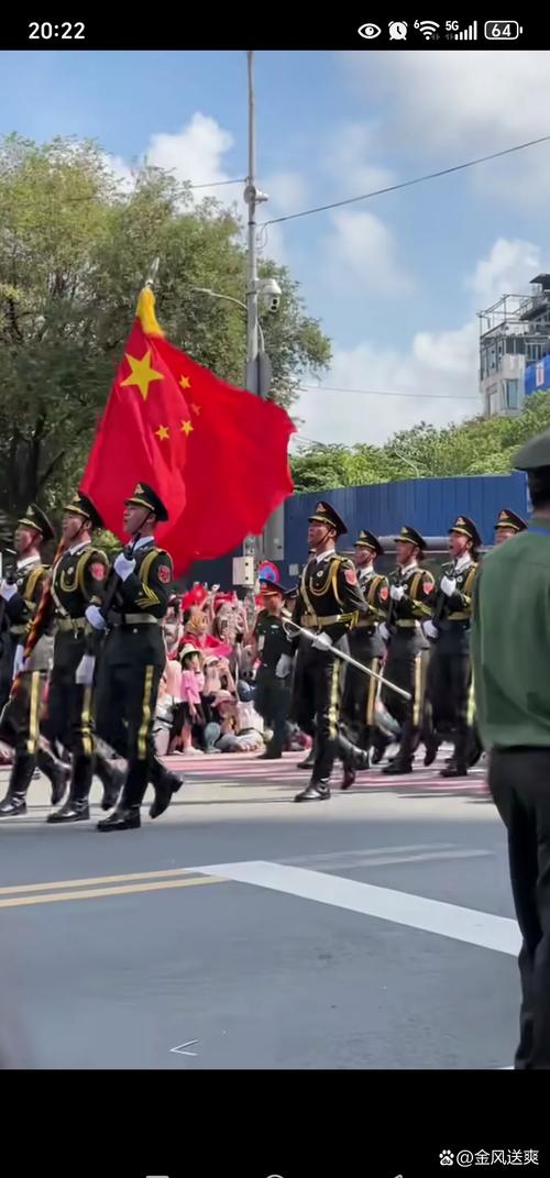 长沙会战碑下有人放了九三阅兵照片