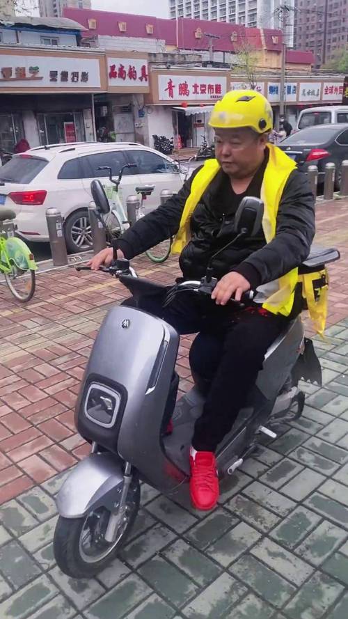 跑腿骑手送鳄鱼 半道发现是活的