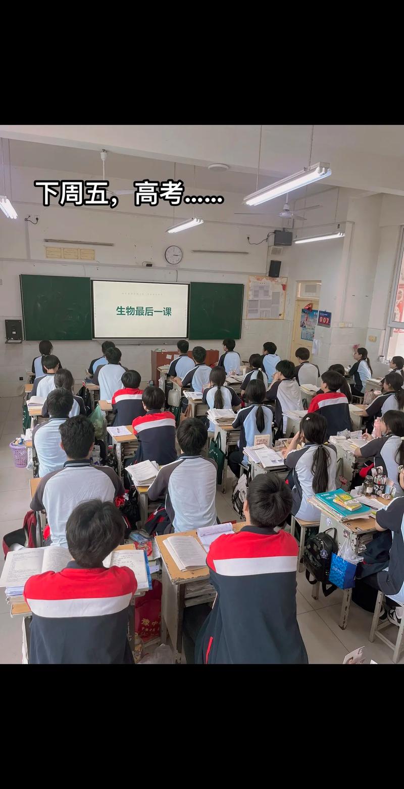 “00后”老师花式整顿课堂