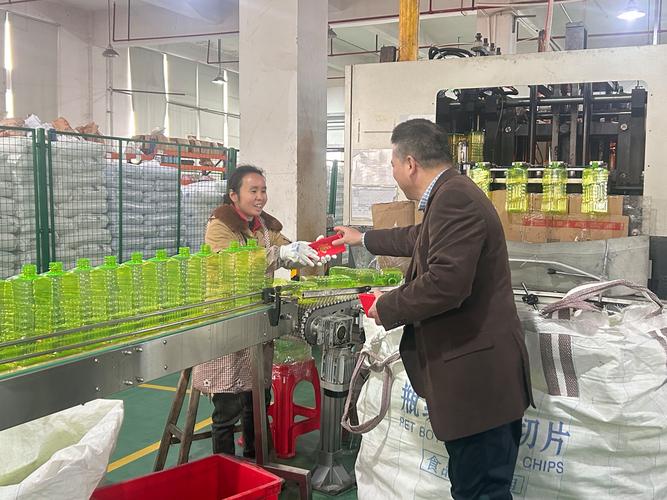 宁波一公司允许员工带宠物上班