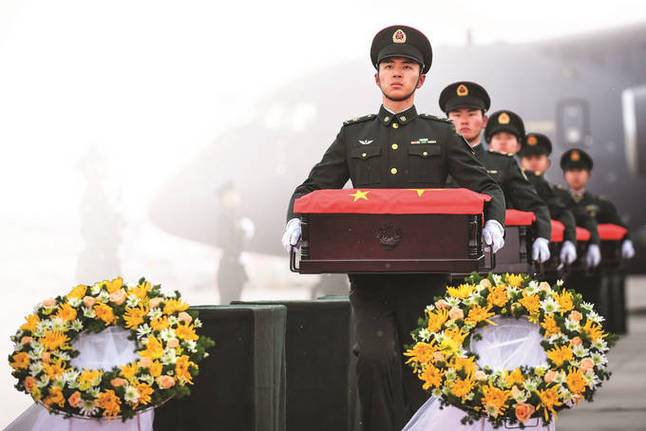 92岁老兵千里迎志愿军烈士遗骸回国