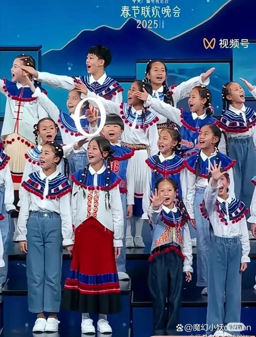 朱一龙携手700名小学生唱响国歌