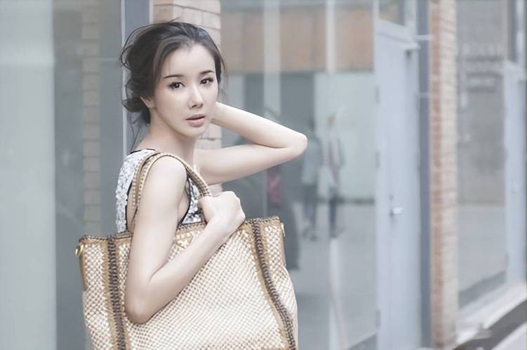 孙菲菲告诫女生千万不要未婚先孕