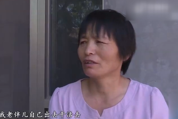 剃光头直播跳舞筹钱妈妈:儿子已离世