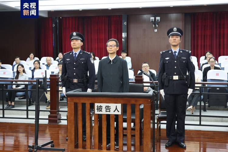 湖南15岁女孩被火车撞死案将开庭