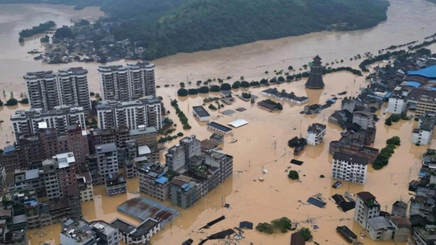 贵州印江暴雨引发城区内涝