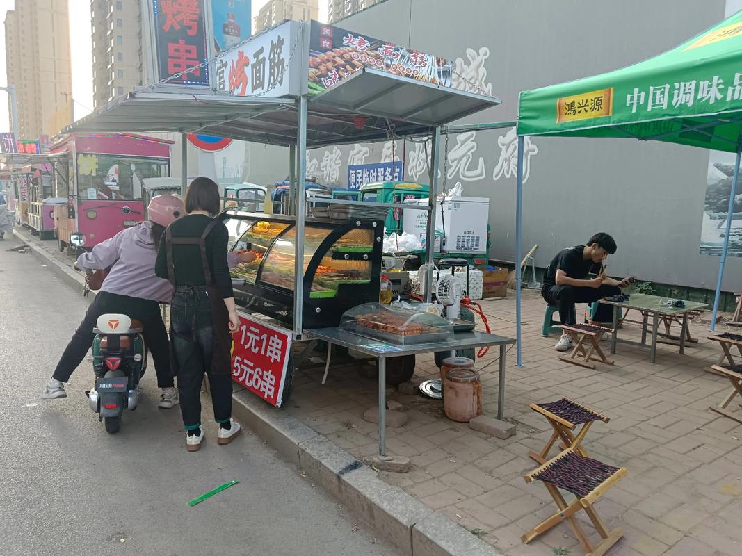 动辄三四十元 为何路边摊越来越贵