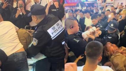 长春两女子闹市被铐走 警方回应