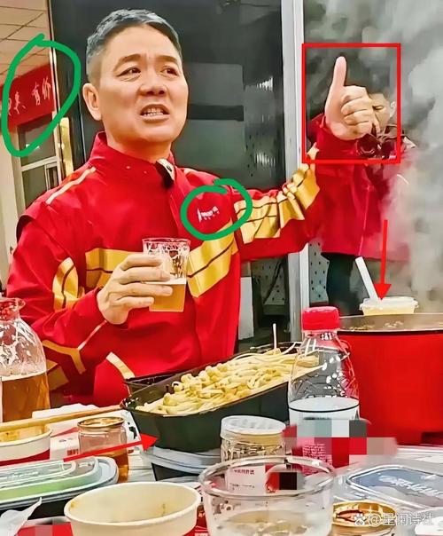 刘强东直播炒菜调侃马云