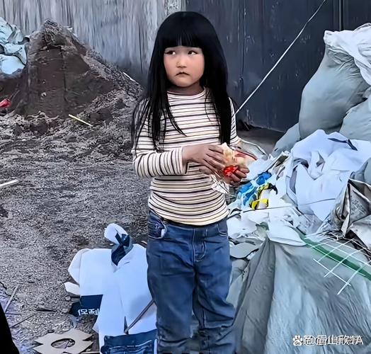5岁女童被废弃电线杆砸中身亡