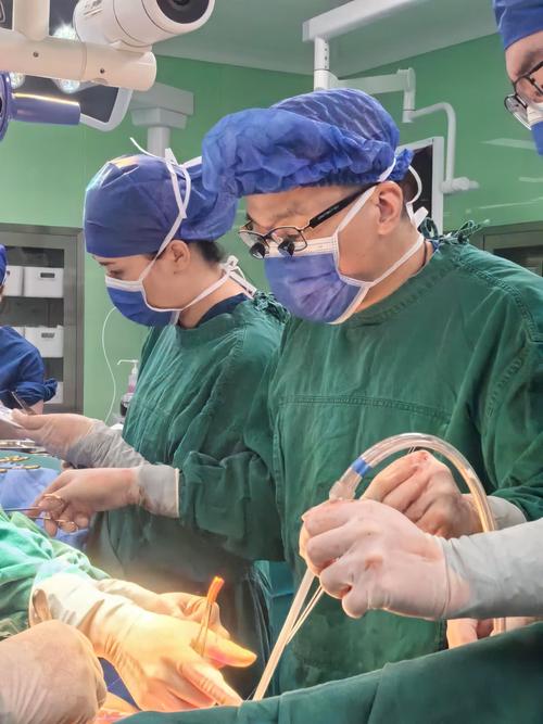 重庆完成首例成人亲体辅助肝移植