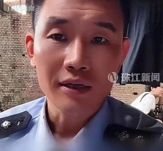 “嘎子哥”因穿警服直播带货被行拘