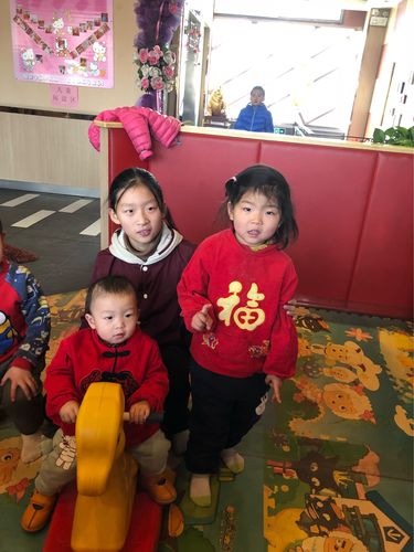 男子回应将仨娃放地铁口：老婆失联