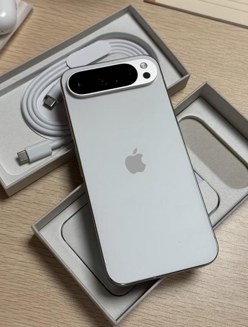 iPhone17发售现场秒变交易市场