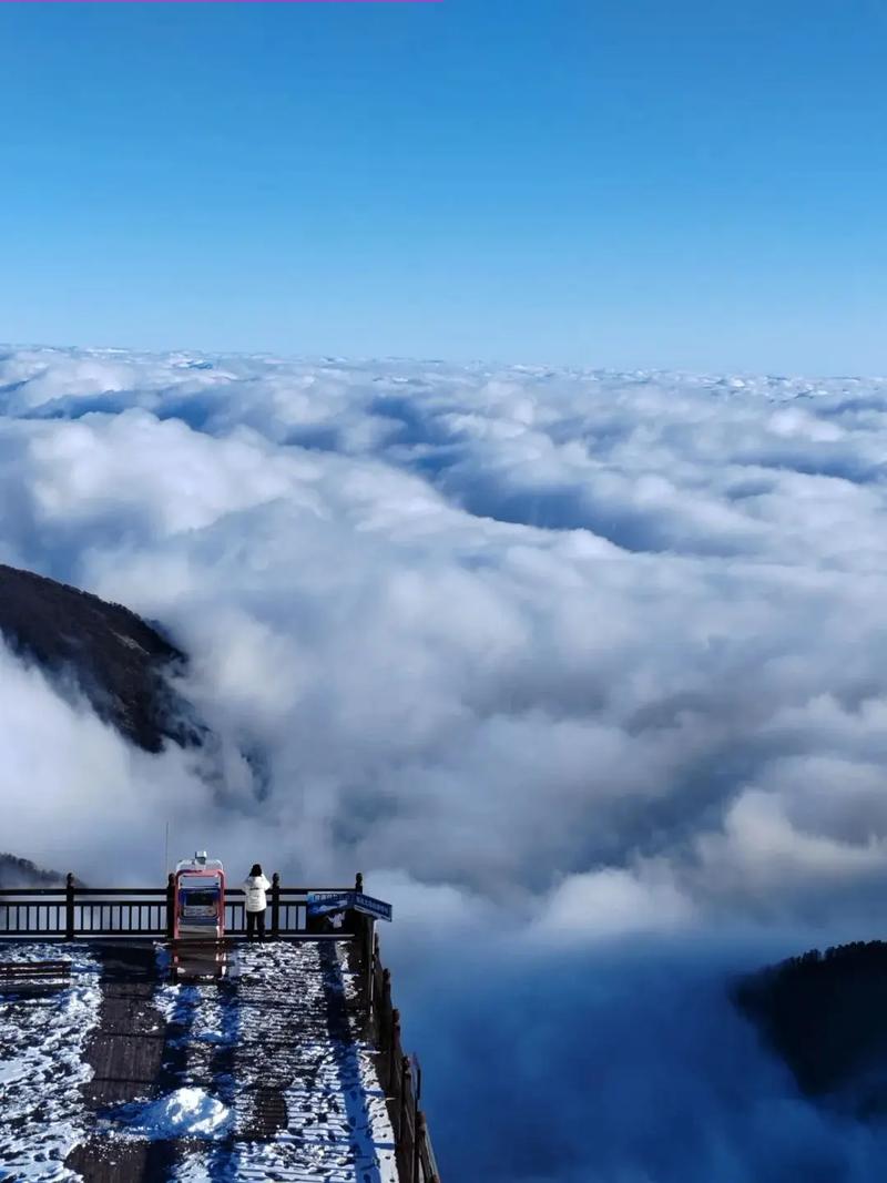 景区辟谣陕西太白山下大雪