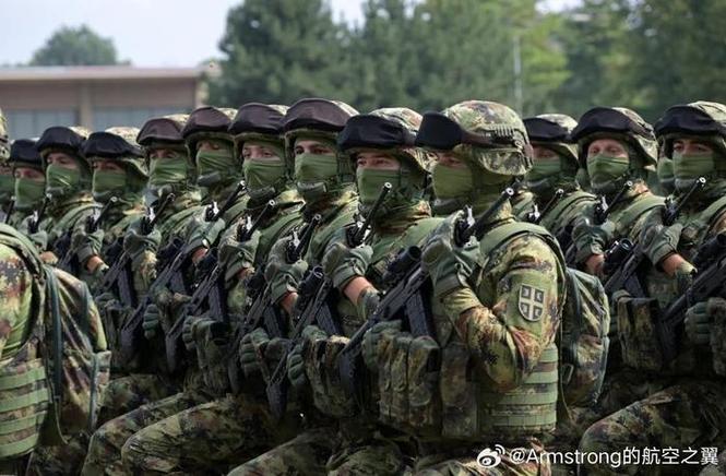 塞尔维亚举行“团结的力量”阅兵式