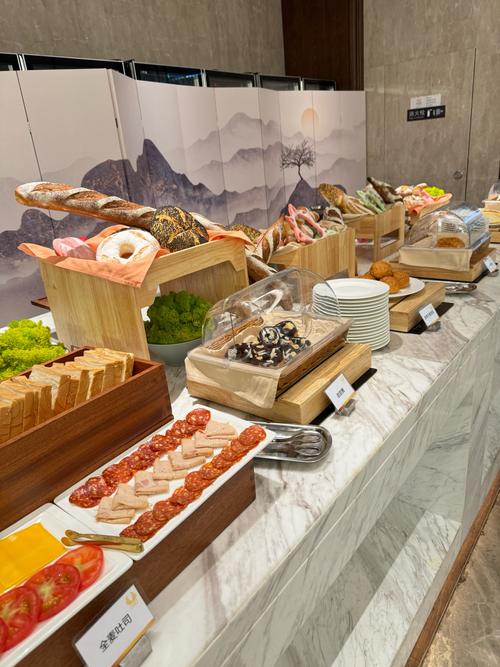 星级酒店推10元自助早餐：有百种食物