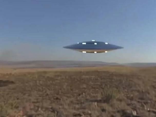 美国洛杉矶上空现V形“UFO”