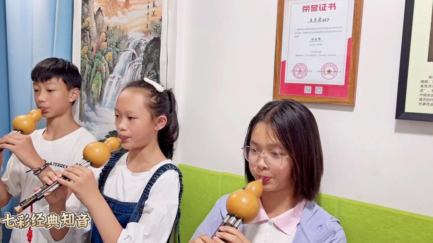 老师用气球吹葫芦丝变学习素材