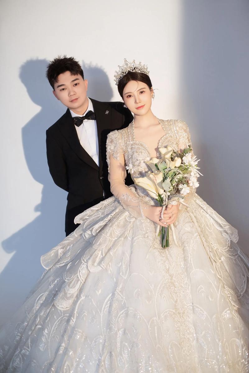 4年前拍的婚纱照打开发现是别人
