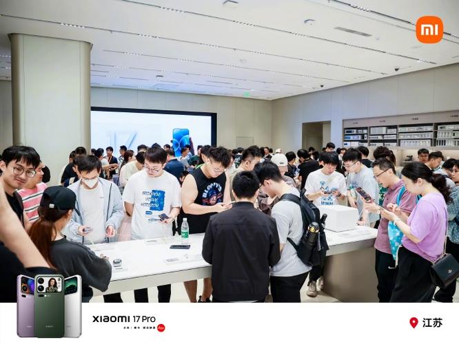 小米17系列开售 多地门店排长队