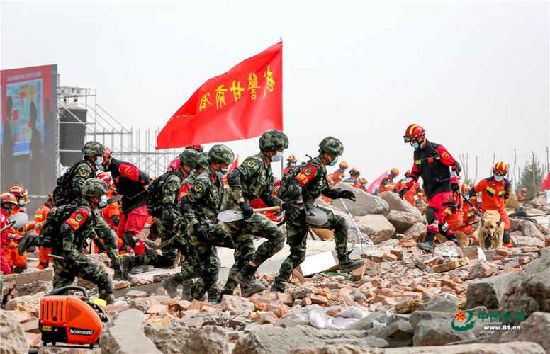 武警官兵驰援甘肃陇西地震救灾