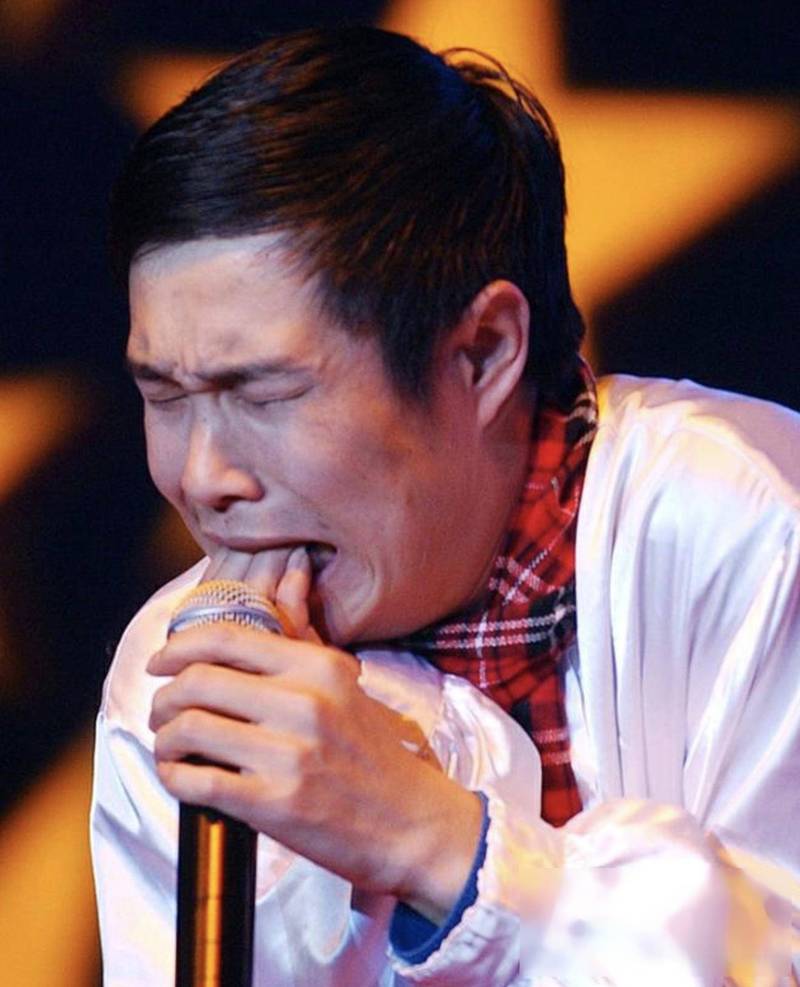 沈佳润出场 小沈阳被抬走
