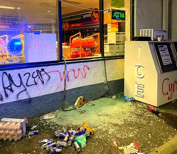 马达加斯加发生骚乱 华人商店被烧抢