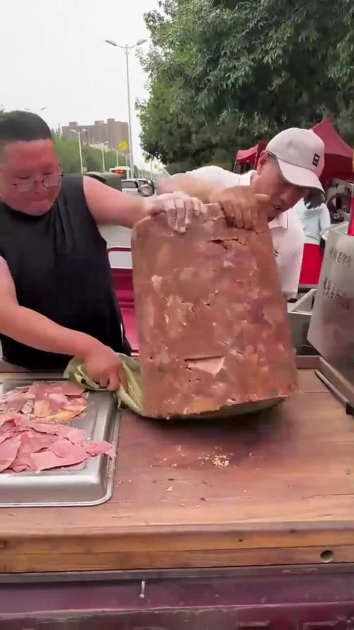 80后脂渣哥年炸600吨肉