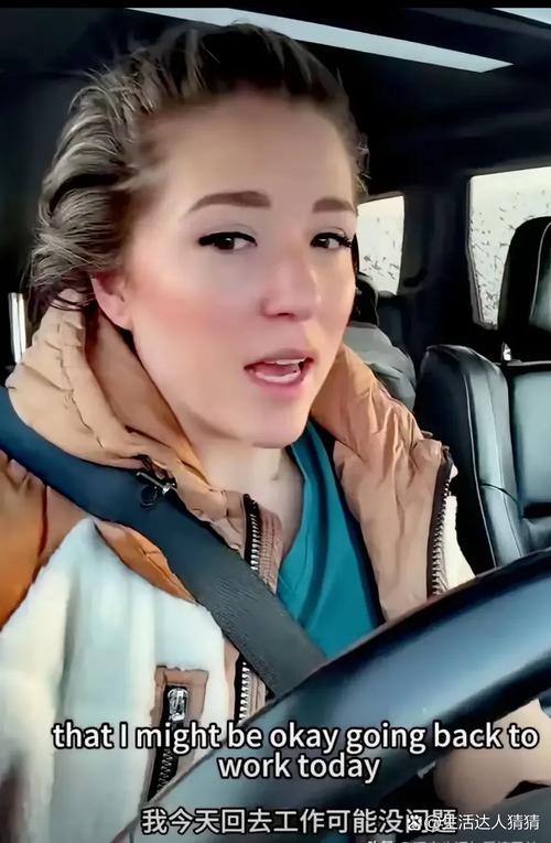 高速堵车 外国美女被投喂火锅