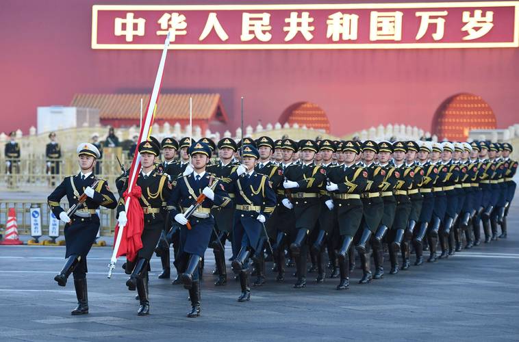 天安门广场举行国庆升旗仪式