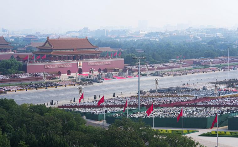 天安门广场举行国庆升旗仪式