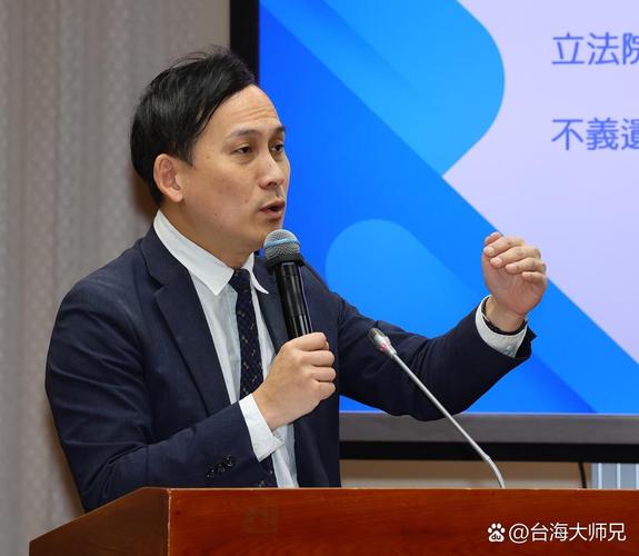 叶元之“女贵人”穿民进党背心被批
